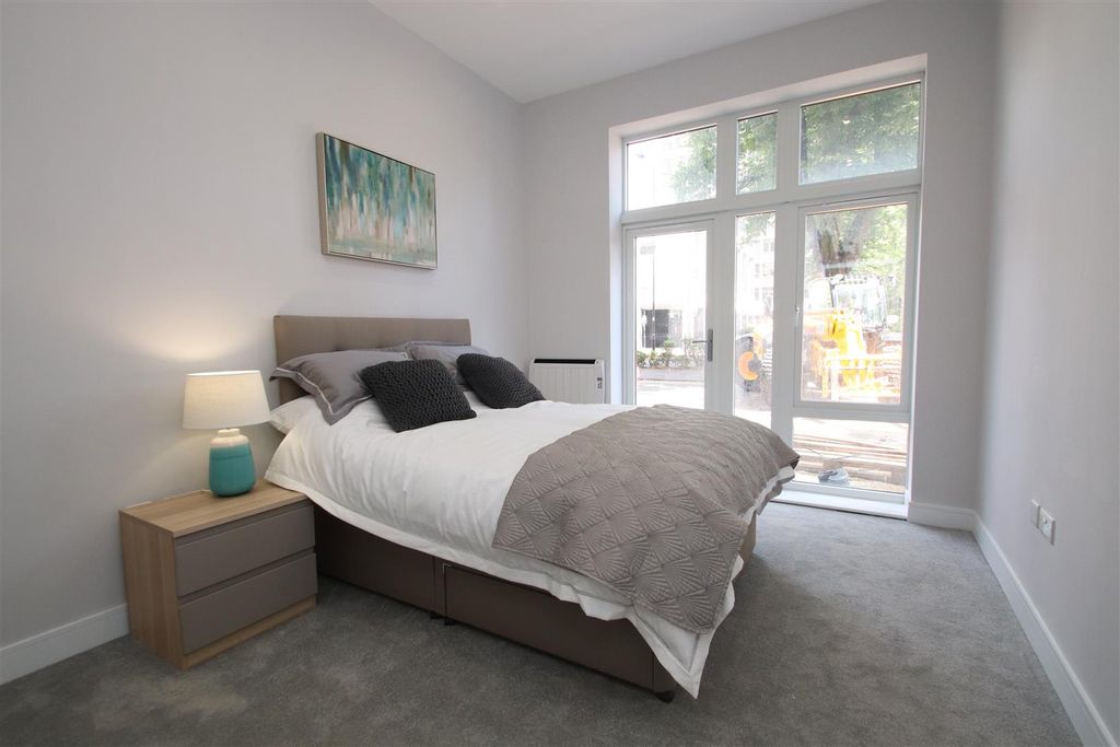 Property photo 3 of 6 Bedroom