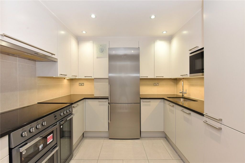 Property photo 2 of 11 Kitchen