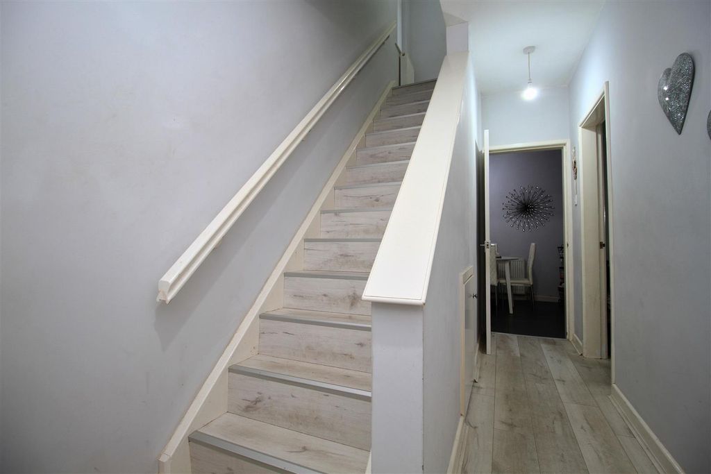 Property photo 2 of 16 Hallway .Jpg