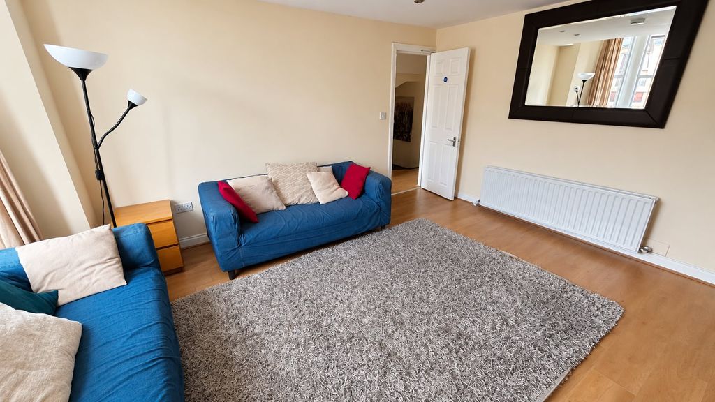 Property photo 1 of 14 Lounge
