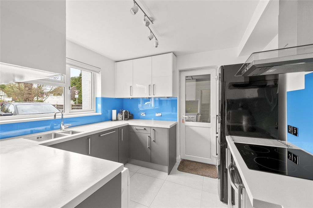 Property photo 2 of 11 Kitchen