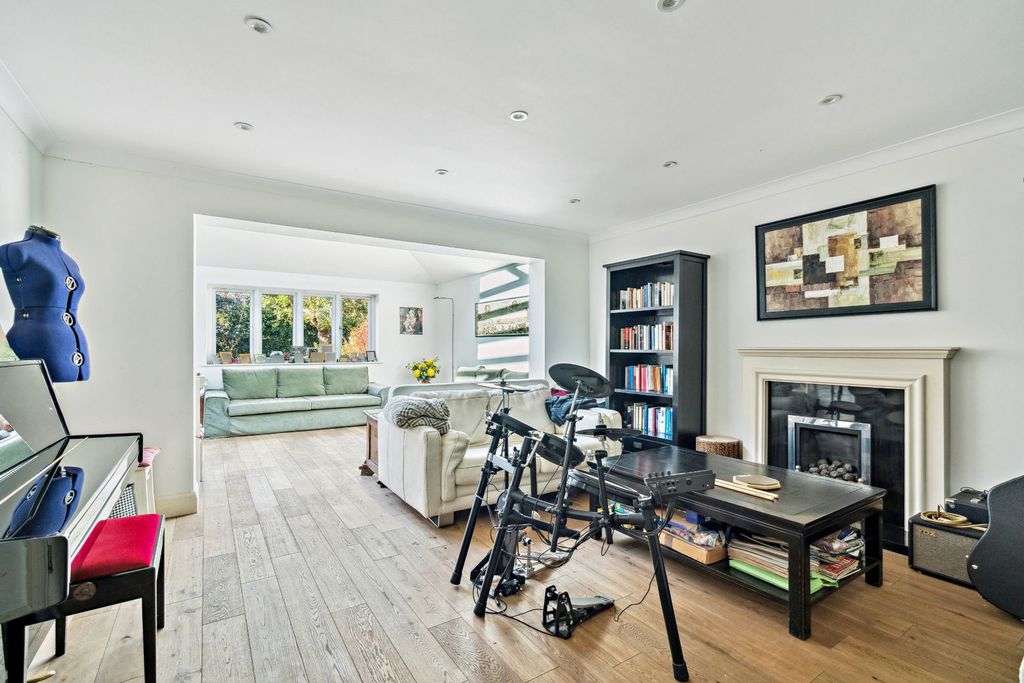 Property photo 3 of 23