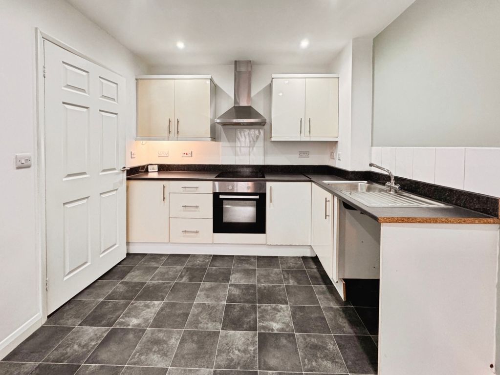 Property photo 2 of 12 Kitchen