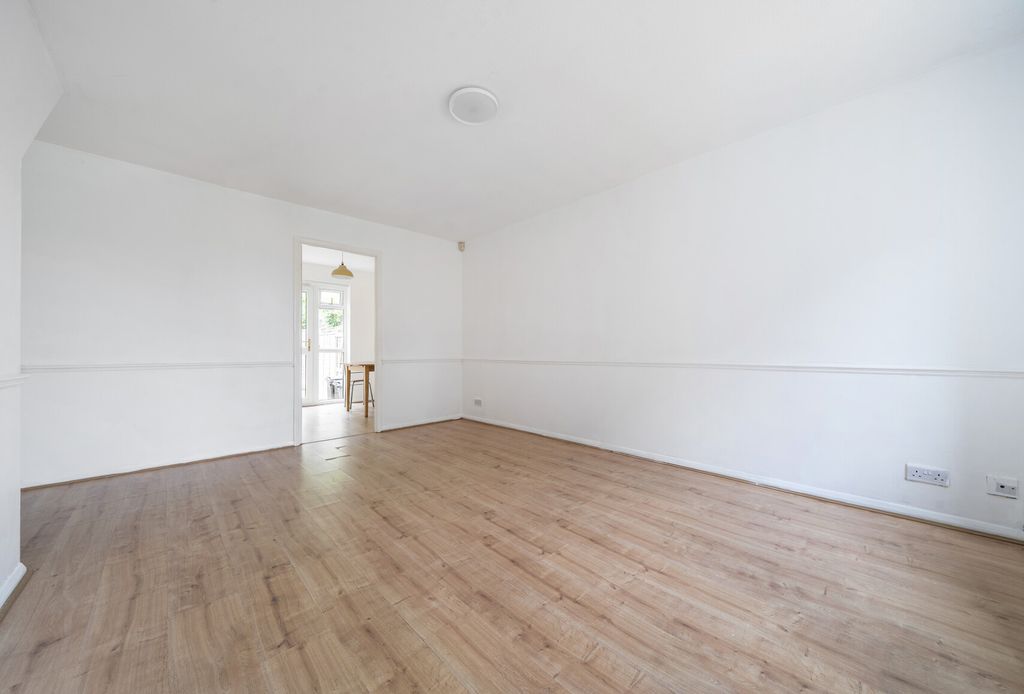 Property photo 2 of 10 Living Room