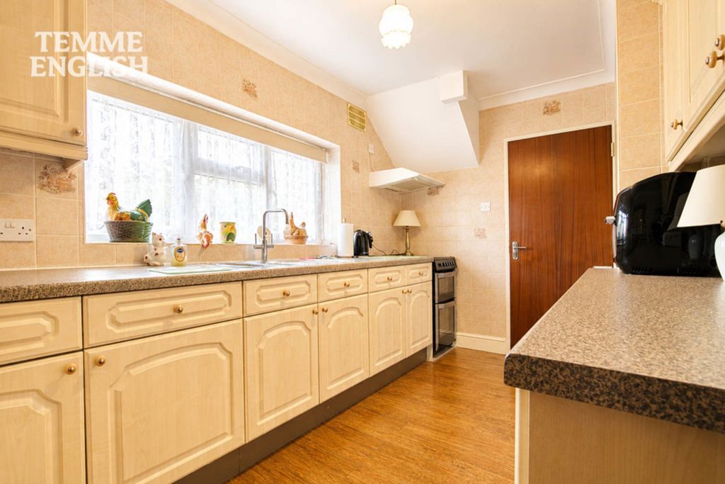 Property photo 2 of 36