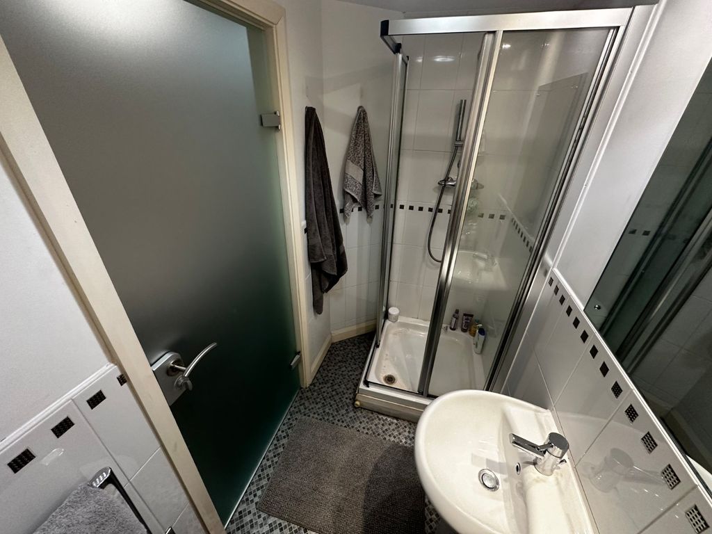 Property photo 3 of 8 Picture No. 18