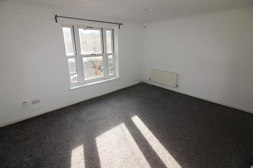 Property photo 3 of 6 Lounge