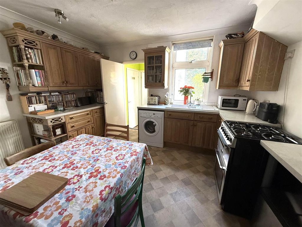 Property photo 3 of 18 Kitchen.Jpg