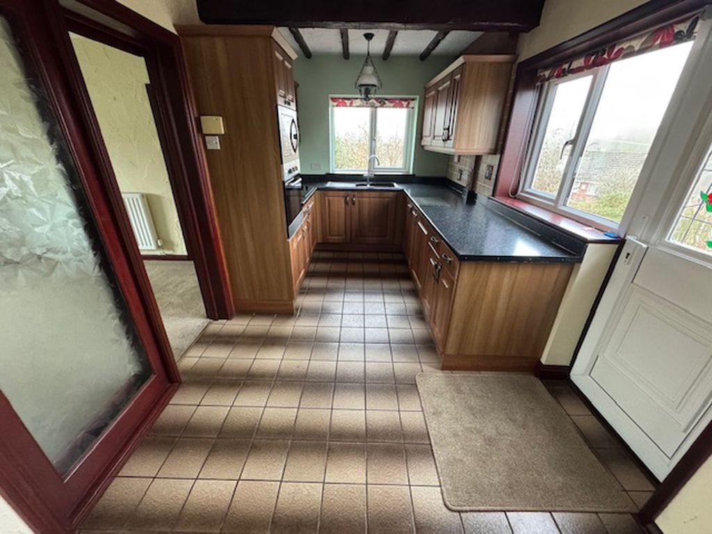 Property photo 3 of 25 Kitchen