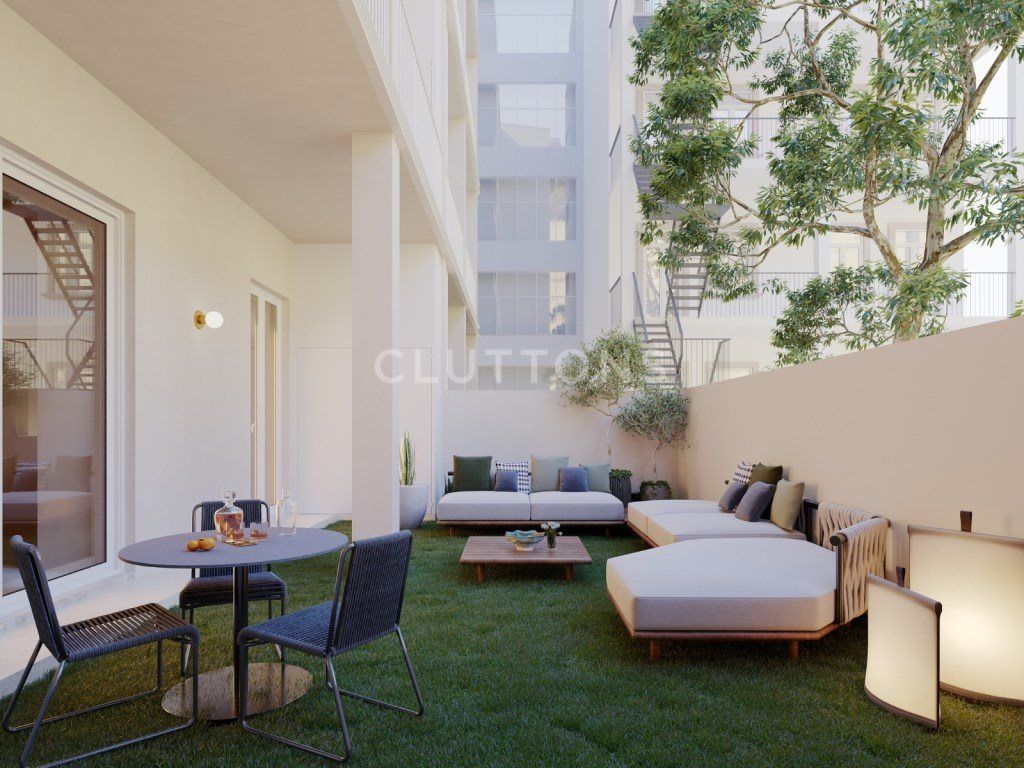Property photo 1 of 10 2 Bedroom Flat With Balcony, Avenidas Novas, Lisbon