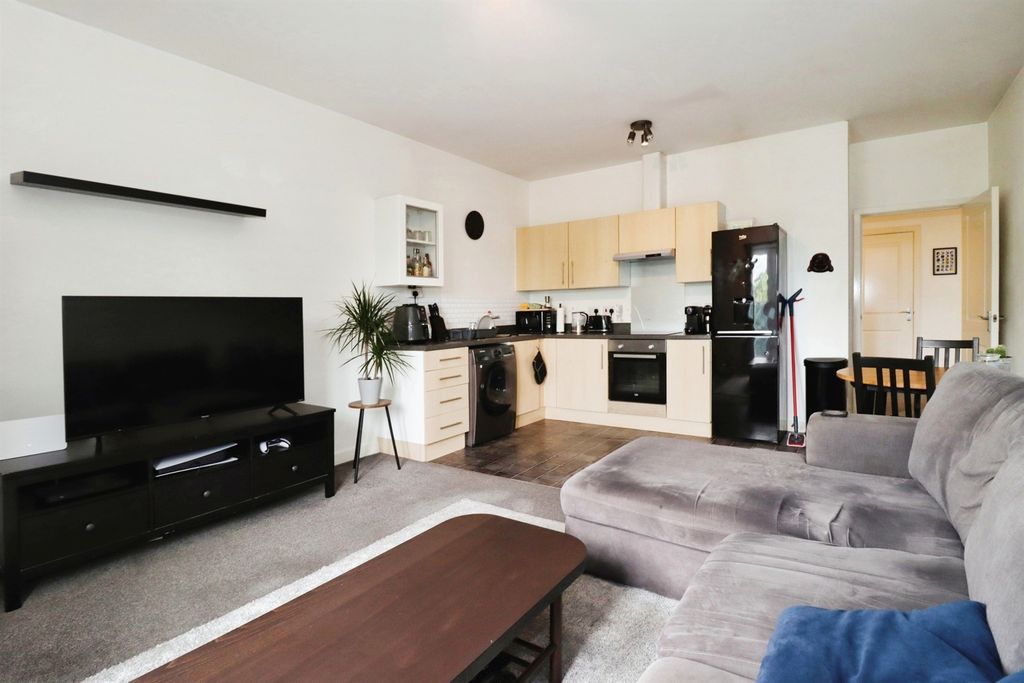 Property photo 3 of 12