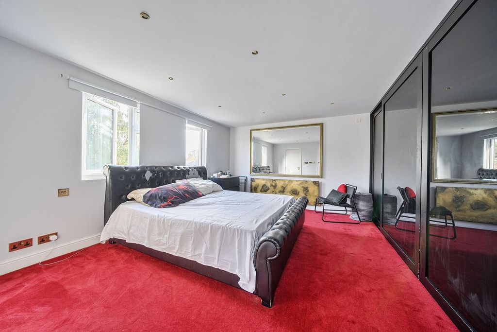 Property photo 2 of 12