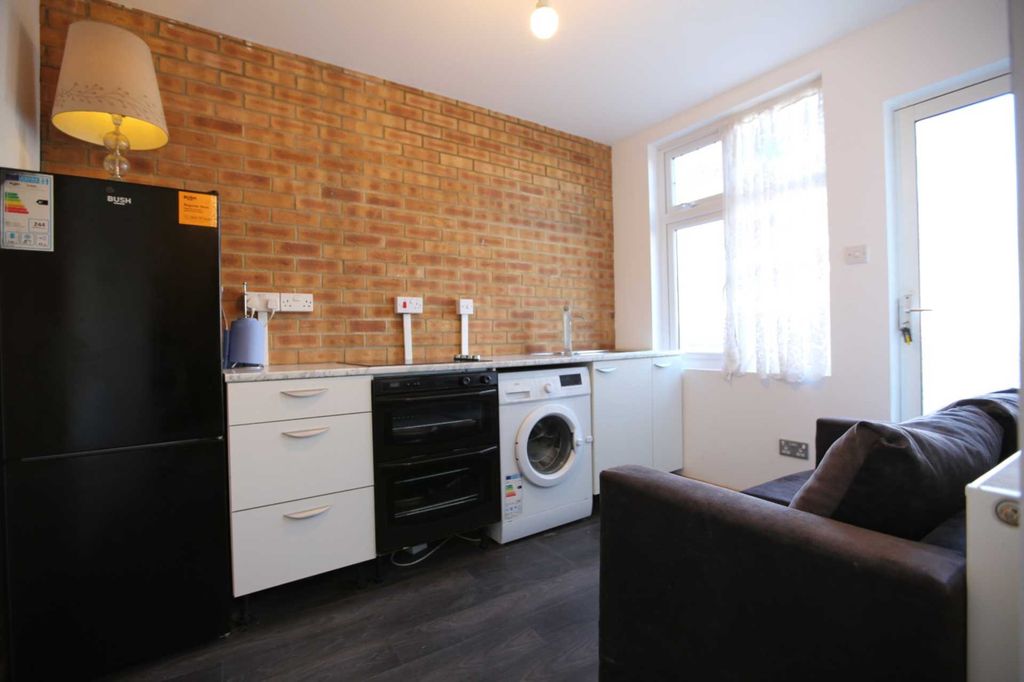 Property photo 1 of 4