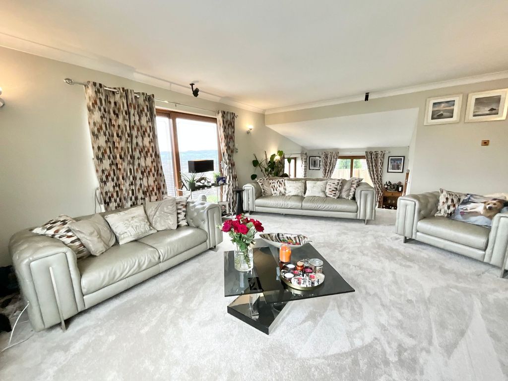 Property photo 2 of 28