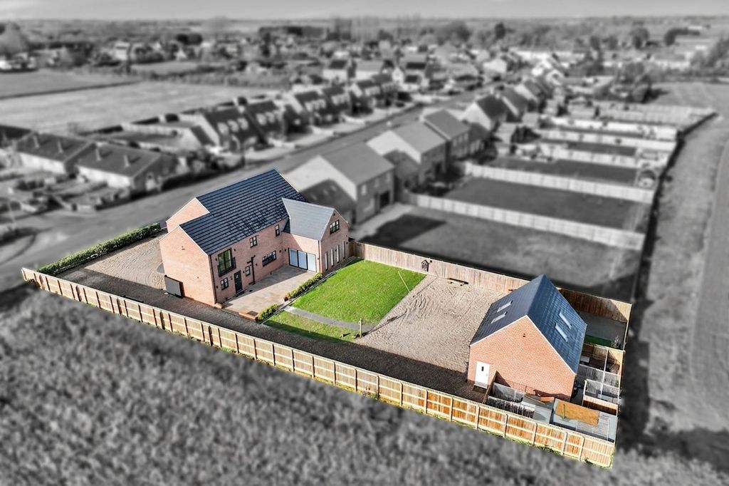 Property photo 2 of 60