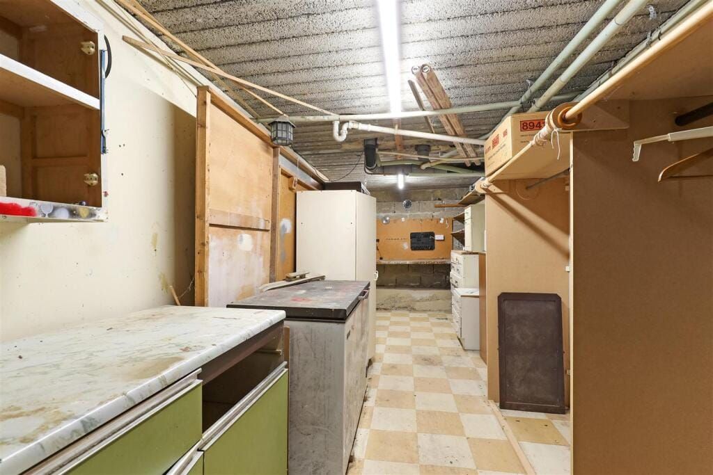Property photo 3 of 32