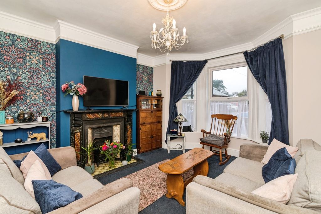 Property photo 2 of 20 Sitting Room