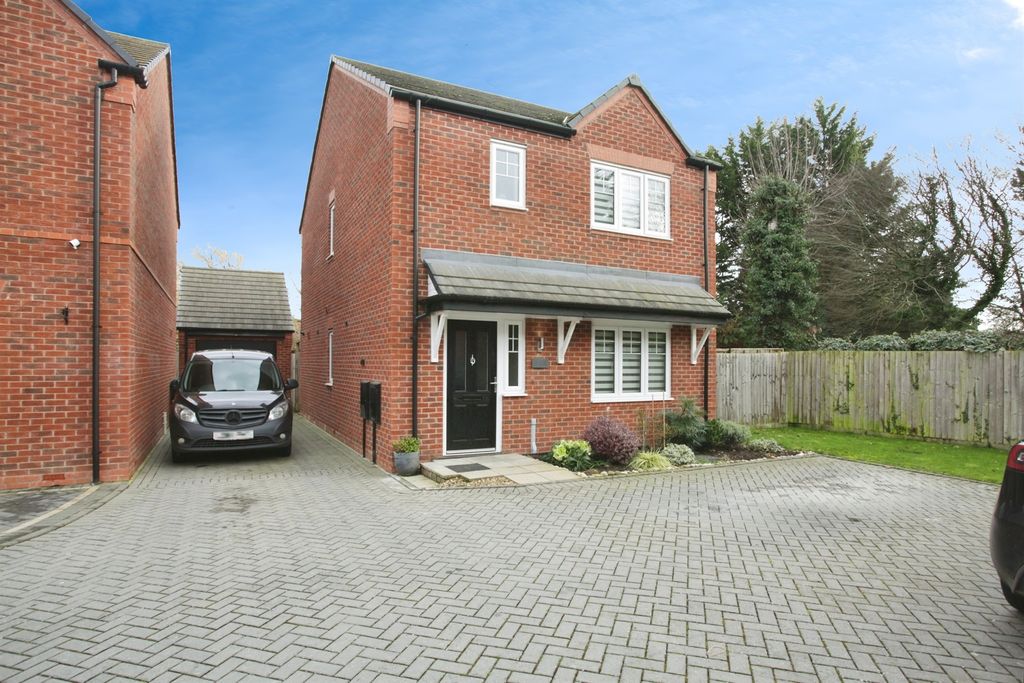 Property photo 2 of 27