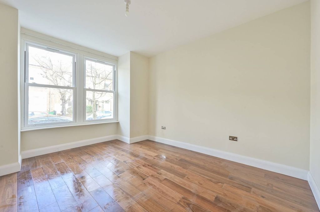 Property photo 3 of 9