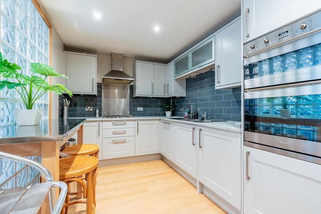 Property photo 1 of 13 Photo 10