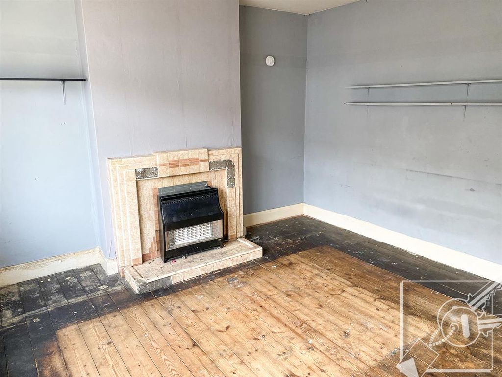 Property photo 3 of 21 Lounge