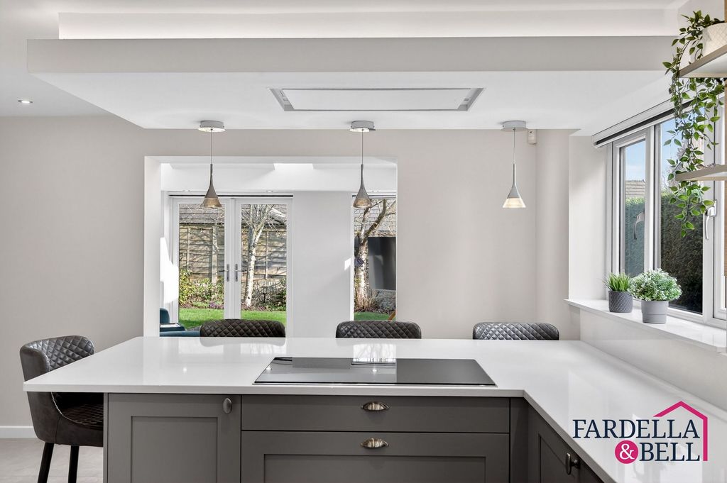 Property photo 3 of 21