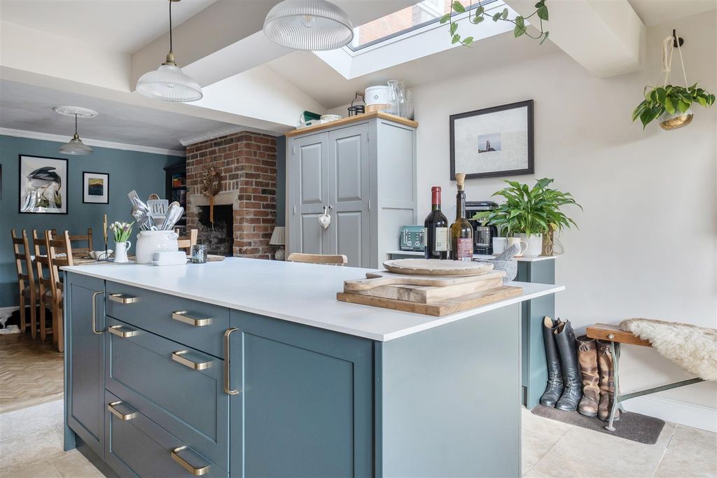 Property photo 3 of 22 697c4A2E88345-1405971-14-697B556F4A695.Jpg