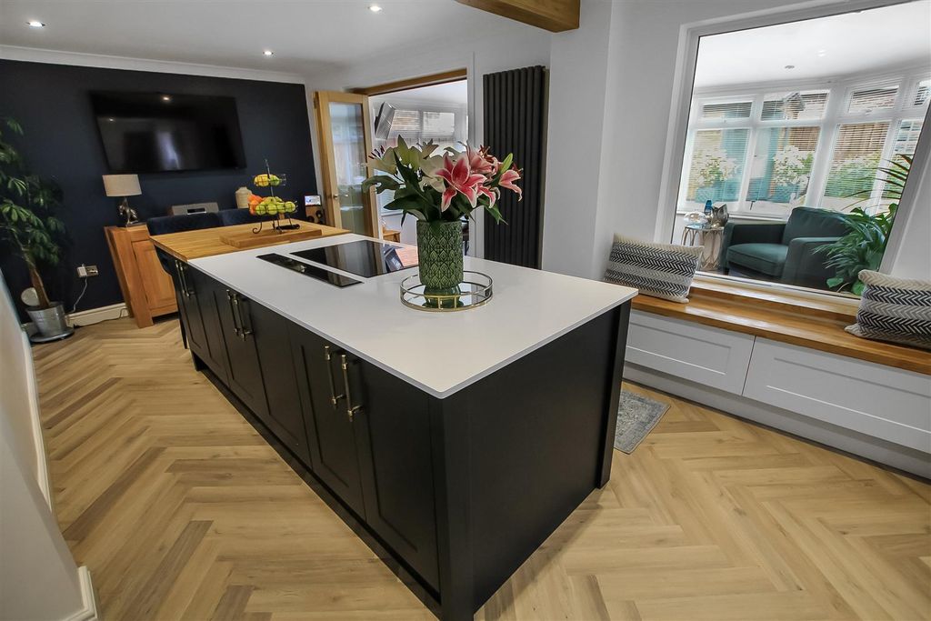 Property photo 2 of 24 Kitchen/Dining Room