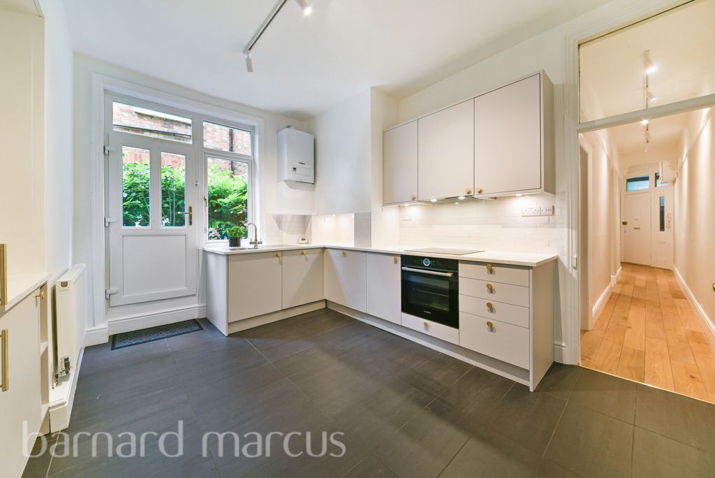 Property photo 3 of 8 Kitchen