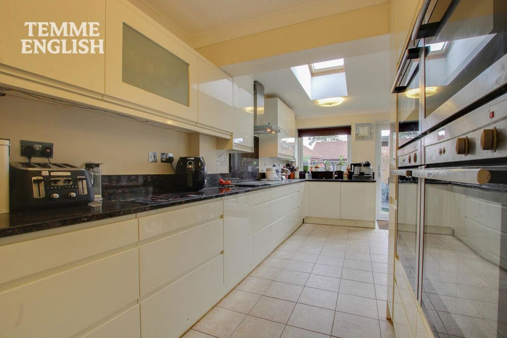 Property photo 2 of 48