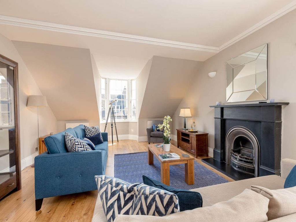 Property photo 2 of 17 59614_N_Castle_St_002