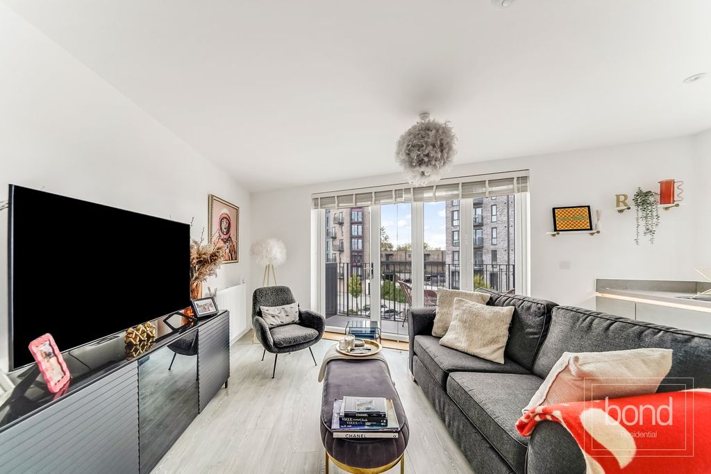 Property photo 2 of 18