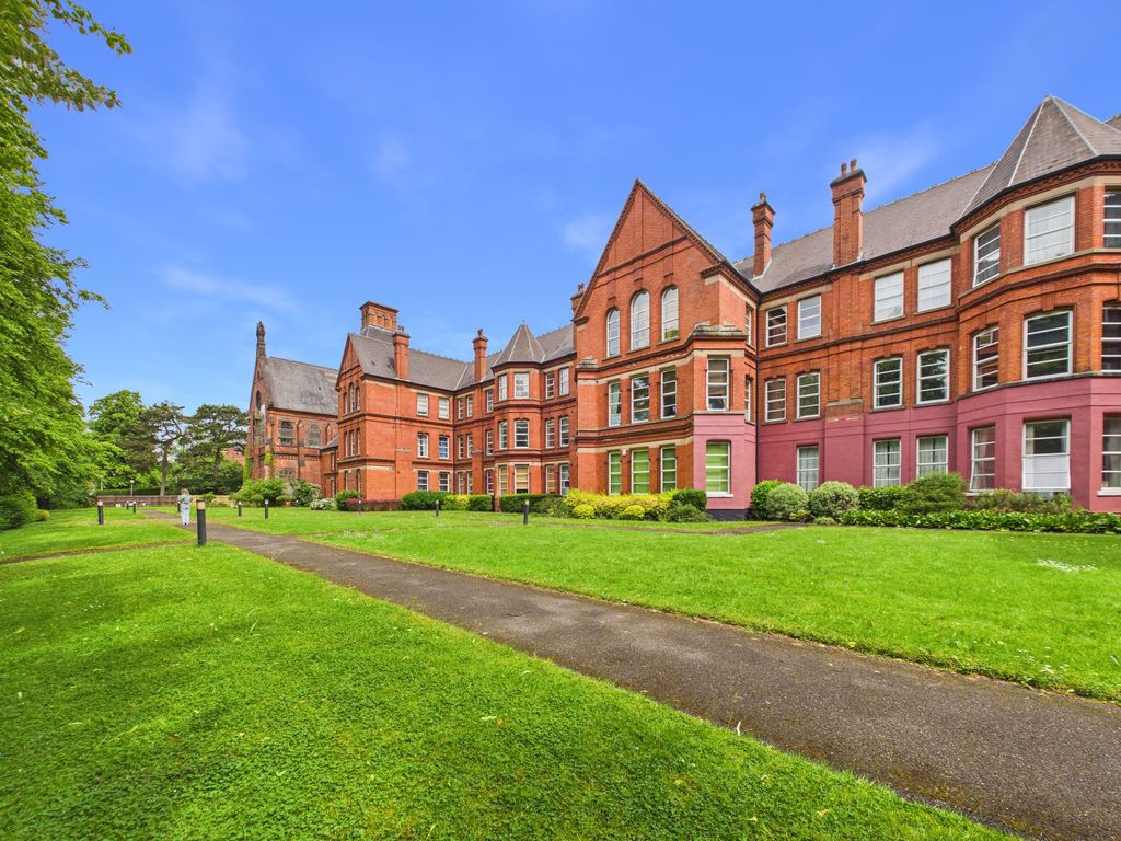 Property photo 1 of 16 Communal Gardens