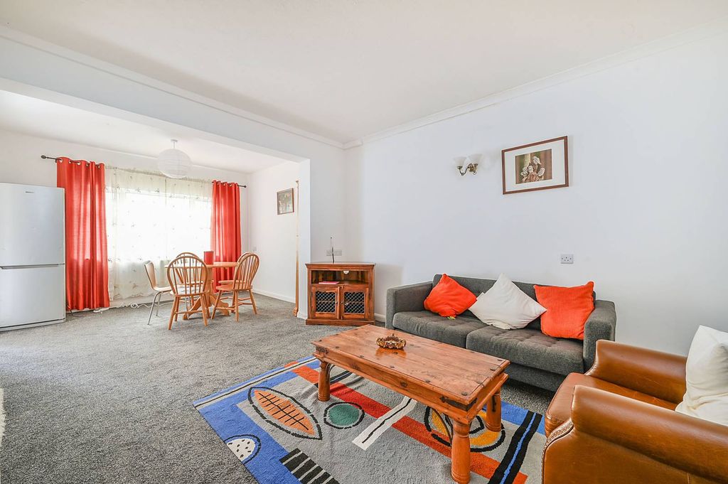 Property photo 2 of 11