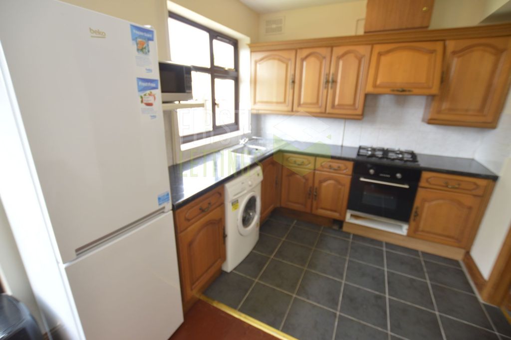 Property photo 2 of 9 Kitchen