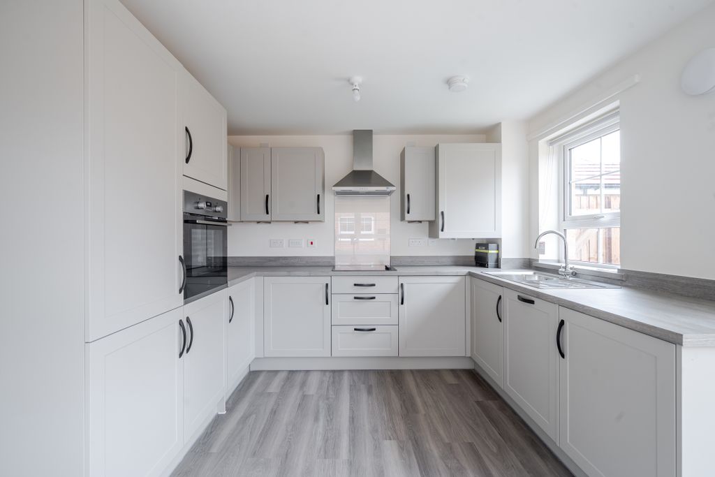 Property photo 3 of 15 Kitchen