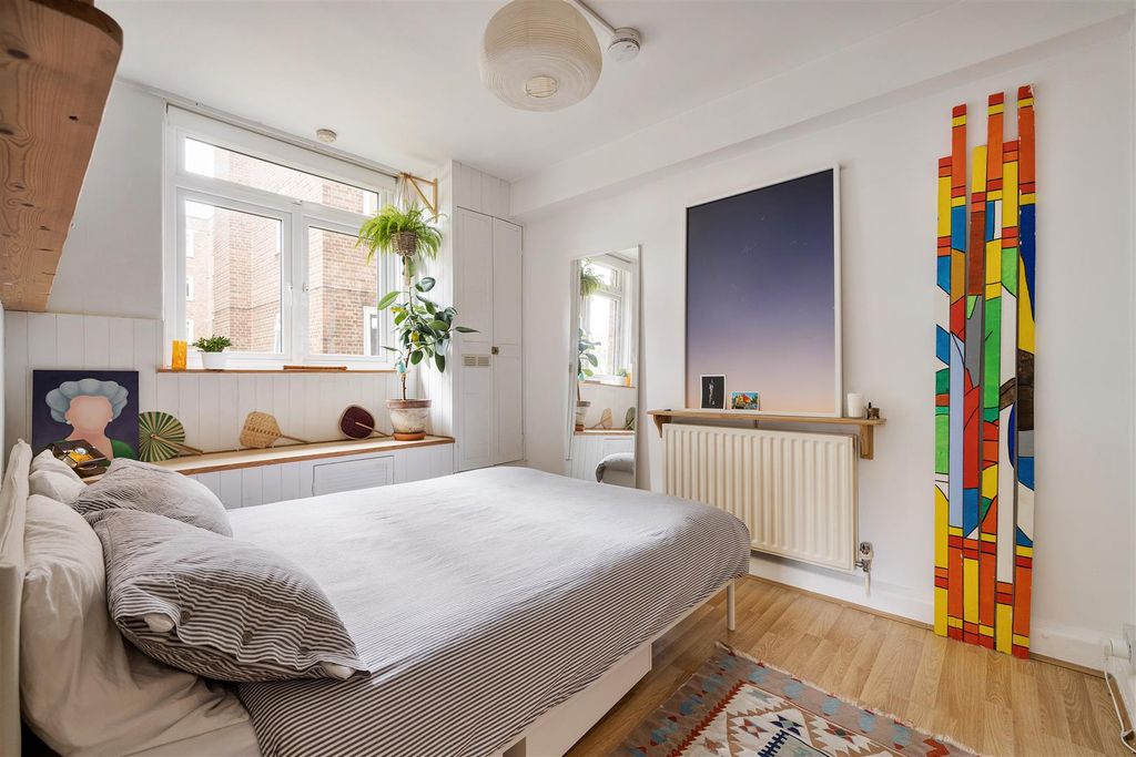 Property photo 3 of 18 Homerton High Street E9