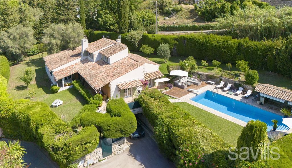 Property photo 1 of 28 Charming Villa In A Sought-After Estate