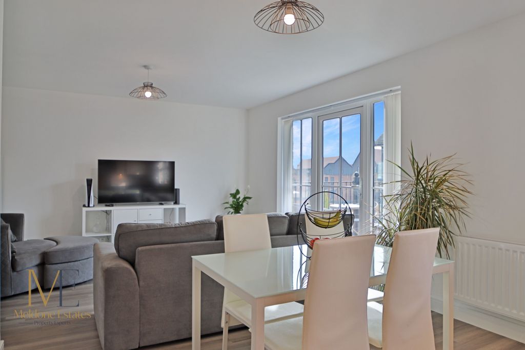 Property photo 1 of 21 Dining Area_2