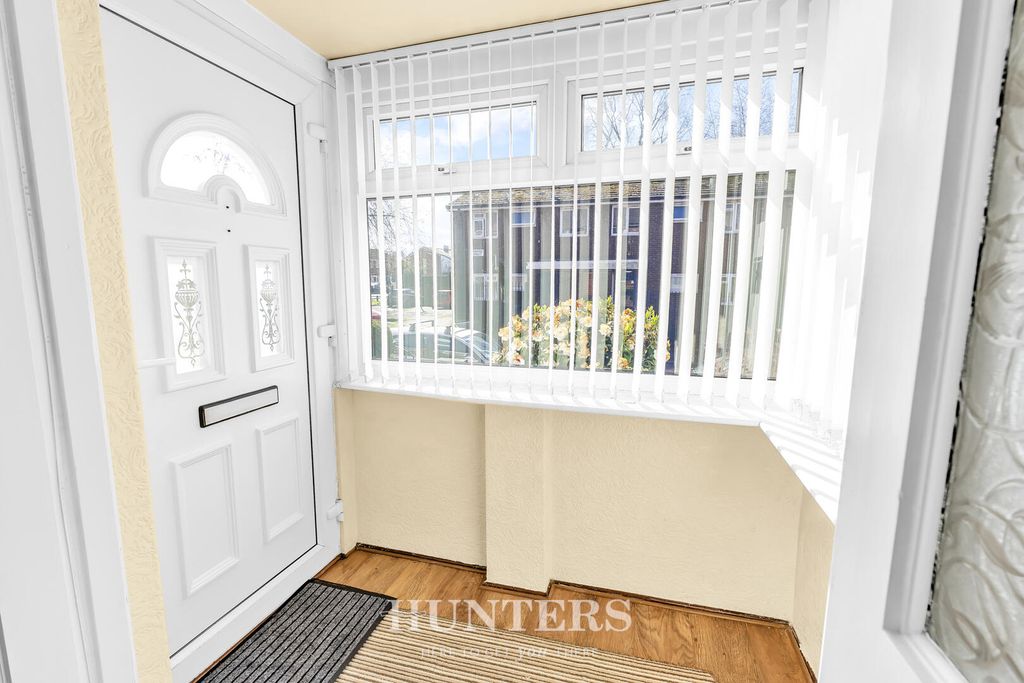 Property photo 2 of 19 Hallway