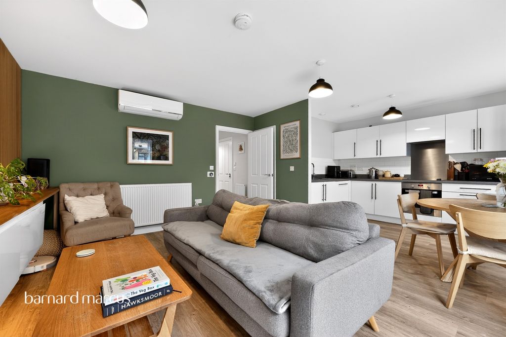 Property photo 3 of 12