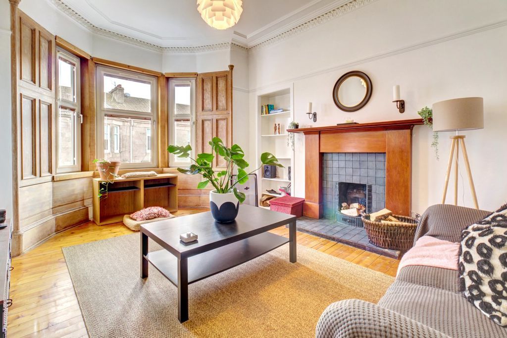 Property photo 3 of 21 Lounge