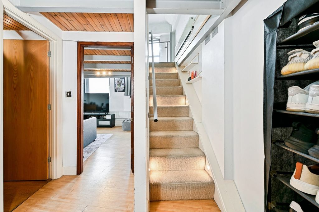 Property photo 3 of 12 Pbox-Img.Jpg