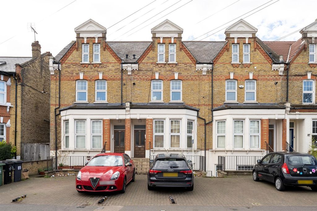 Property photo 1 of 15 Fairlop Road, E11
