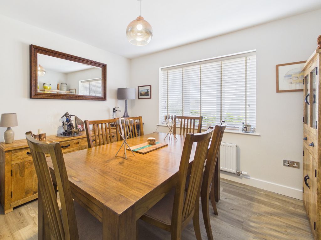Additional image 4 of 5 bed detached house for sale17 Strathgray Road, Dundee, Angus DD2