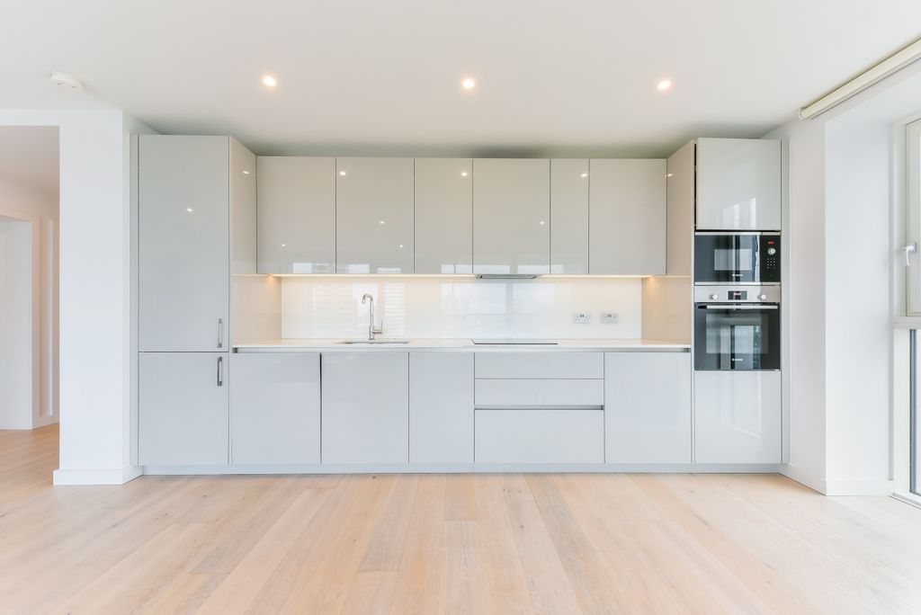 Property photo 3 of 8 Kitchen