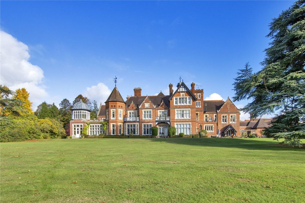 Property photo 1 of 11 North Frith Park