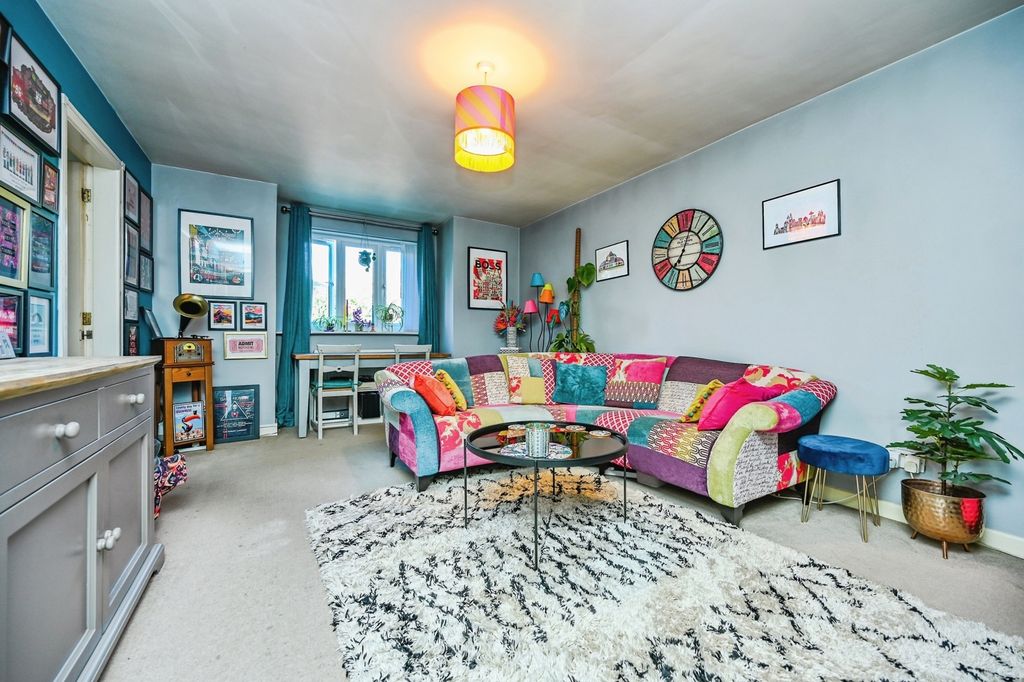 Property photo 3 of 12 Photo