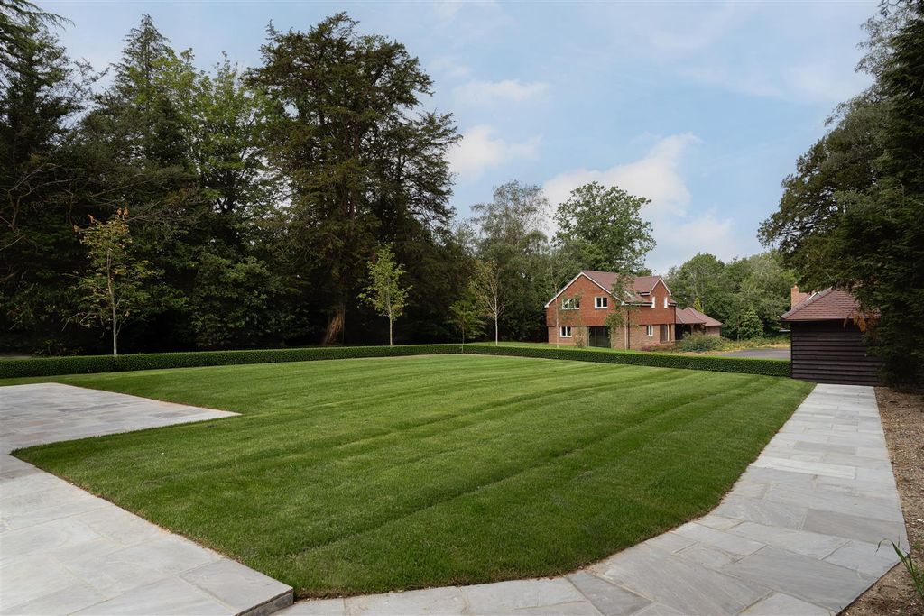 Property photo 2 of 27 102