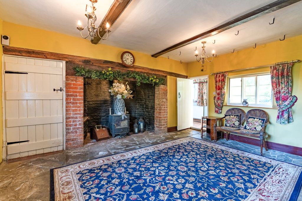 Property photo 2 of 28